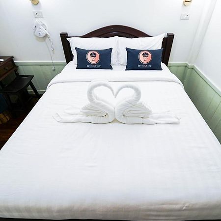Roomquest Rim Praya Dinsor Road Bangkok Esterno foto