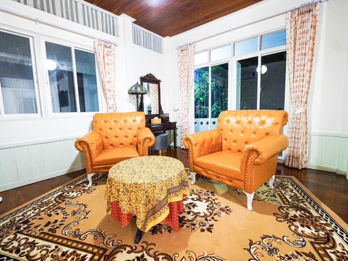 Roomquest Rim Praya Dinsor Road Bangkok Esterno foto