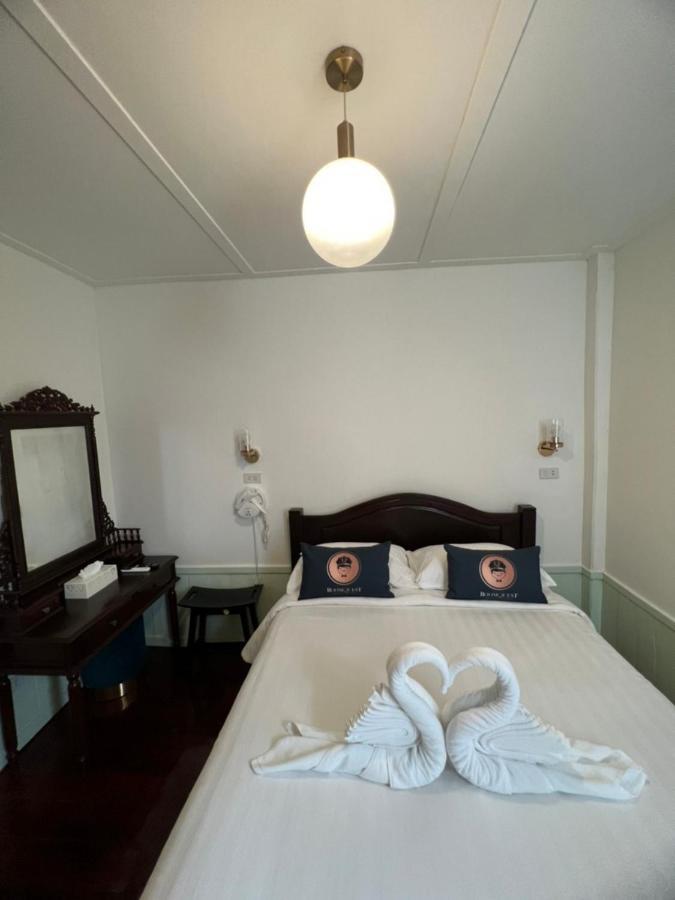 Roomquest Rim Praya Dinsor Road Bangkok Esterno foto