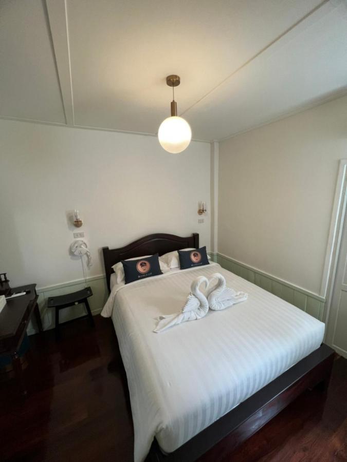 Roomquest Rim Praya Dinsor Road Bangkok Esterno foto
