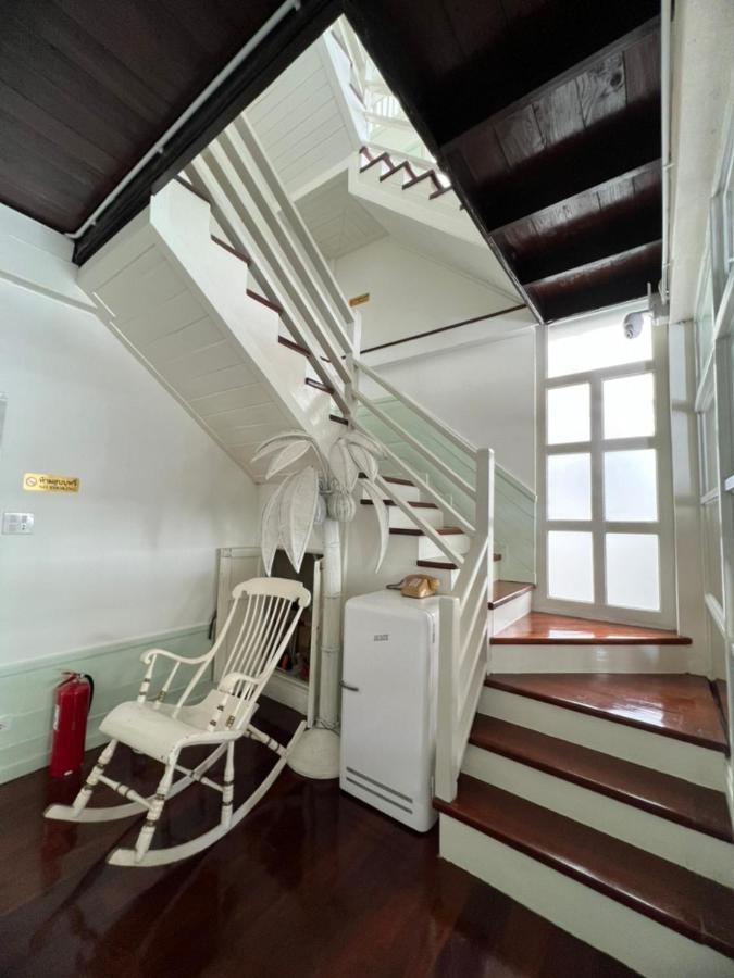 Roomquest Rim Praya Dinsor Road Bangkok Esterno foto