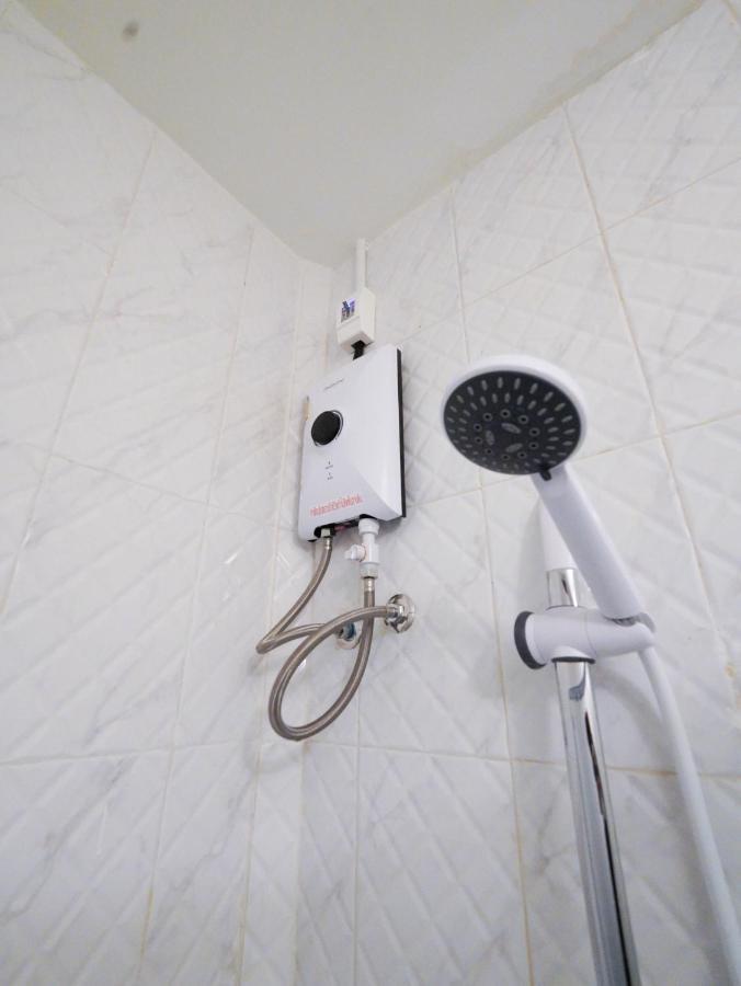 Roomquest Rim Praya Dinsor Road Bangkok Esterno foto