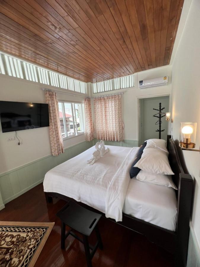 Roomquest Rim Praya Dinsor Road Bangkok Esterno foto