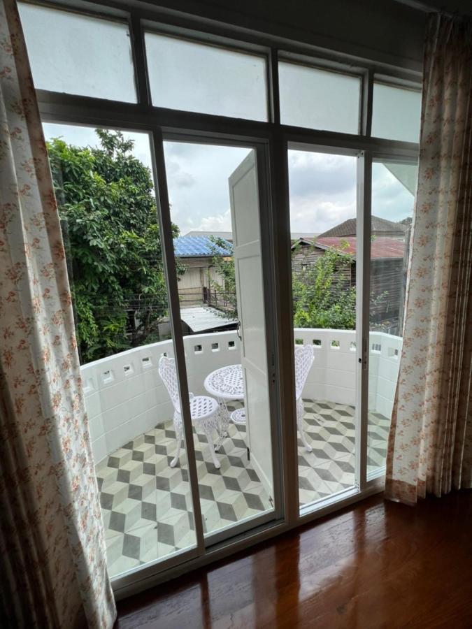 Roomquest Rim Praya Dinsor Road Bangkok Esterno foto